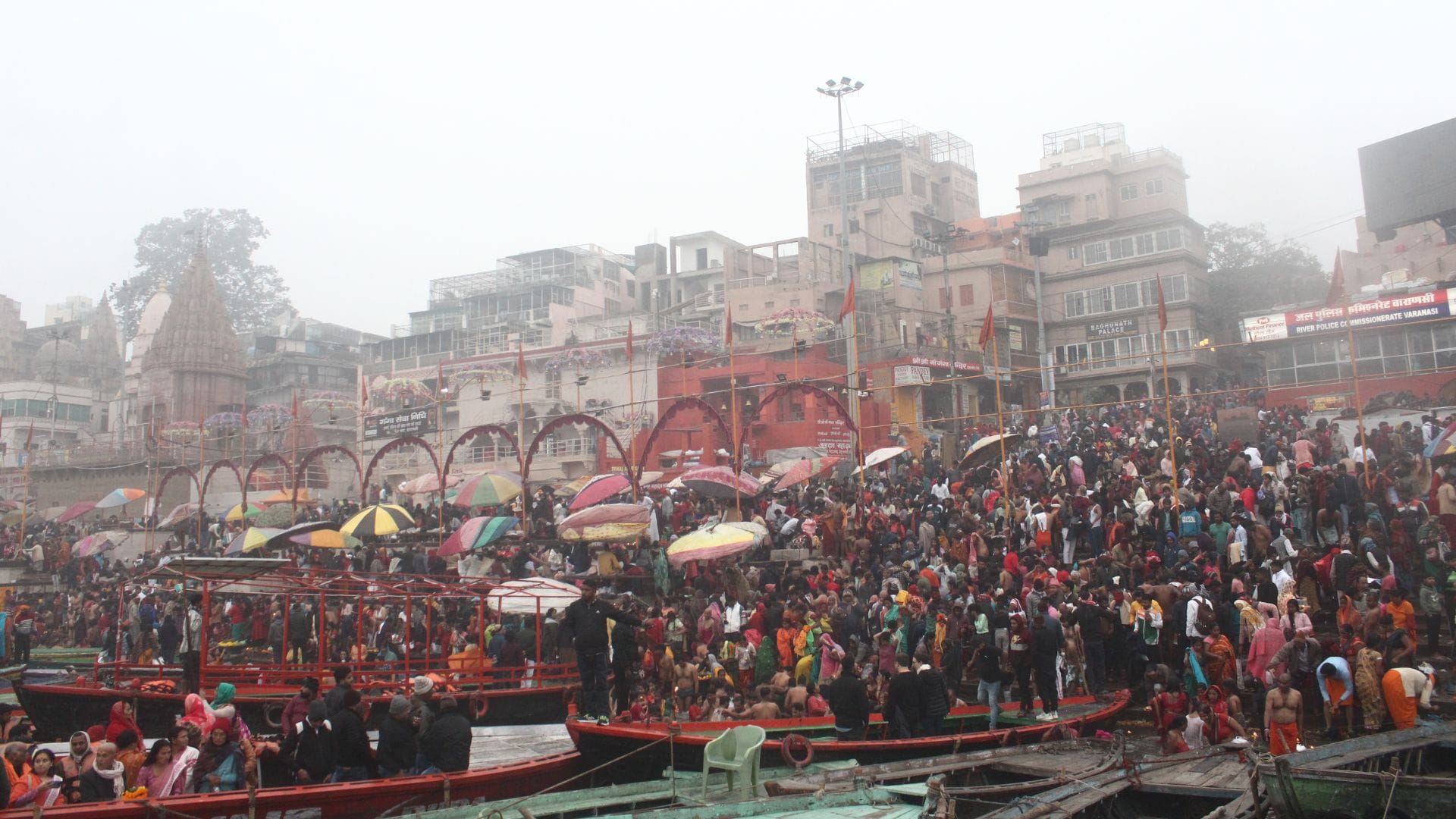 Mahakumbh 2025 devotees crowd in kashi vishwanath temple see latest Photos