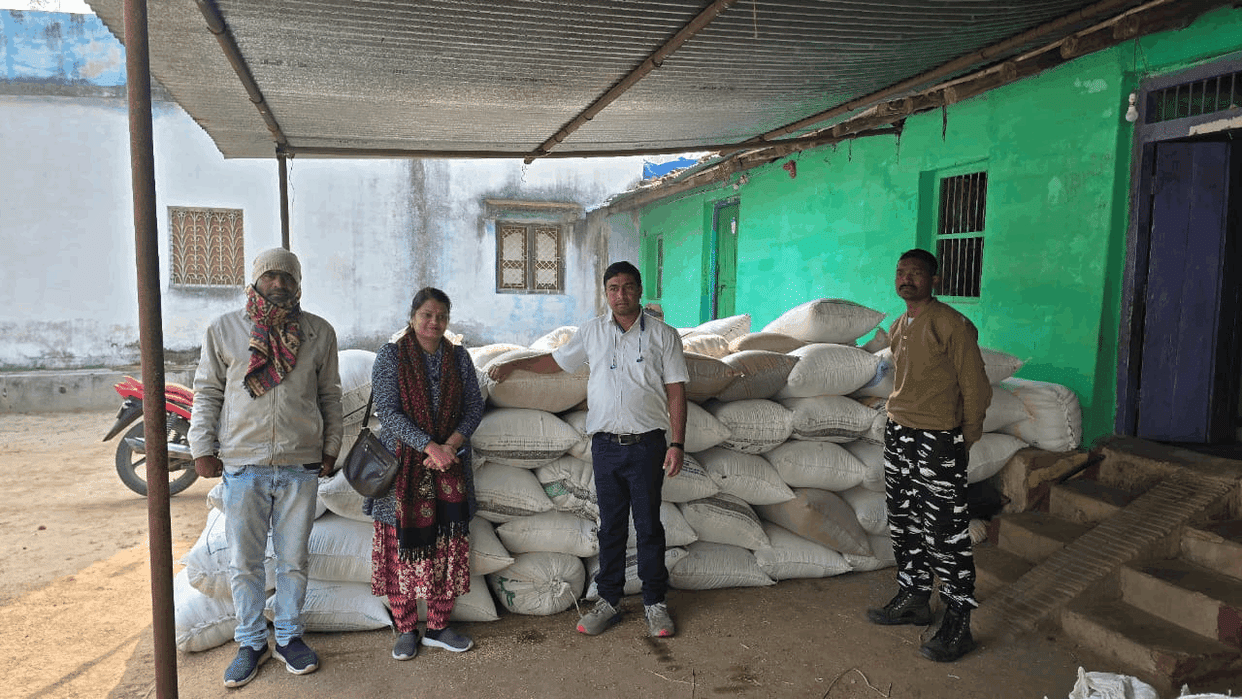 Chhattisgarh Rapid raid against smugglers 992 bags of paddy seized from GPM