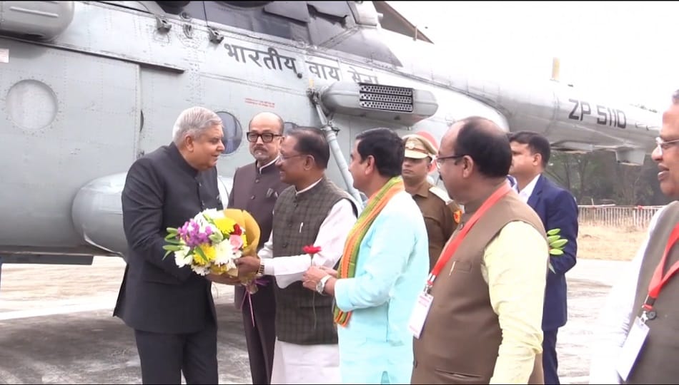 Vice President Jagdeep Dhankhar received a warm welcome at the helipad on his arrival in Chhattisgarh