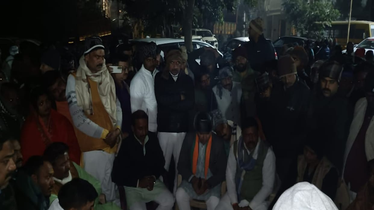 BJP leader was locked in the police station and beaten by the police, two MLAs, mayor, MLC