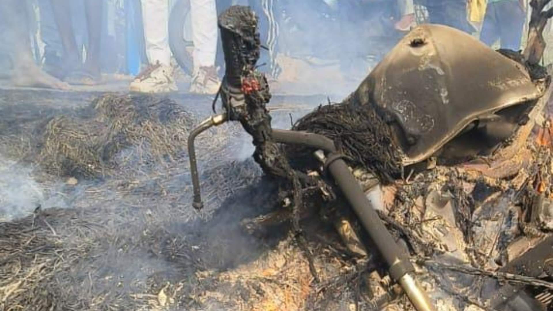 धू-धू जल गई बाइक।
