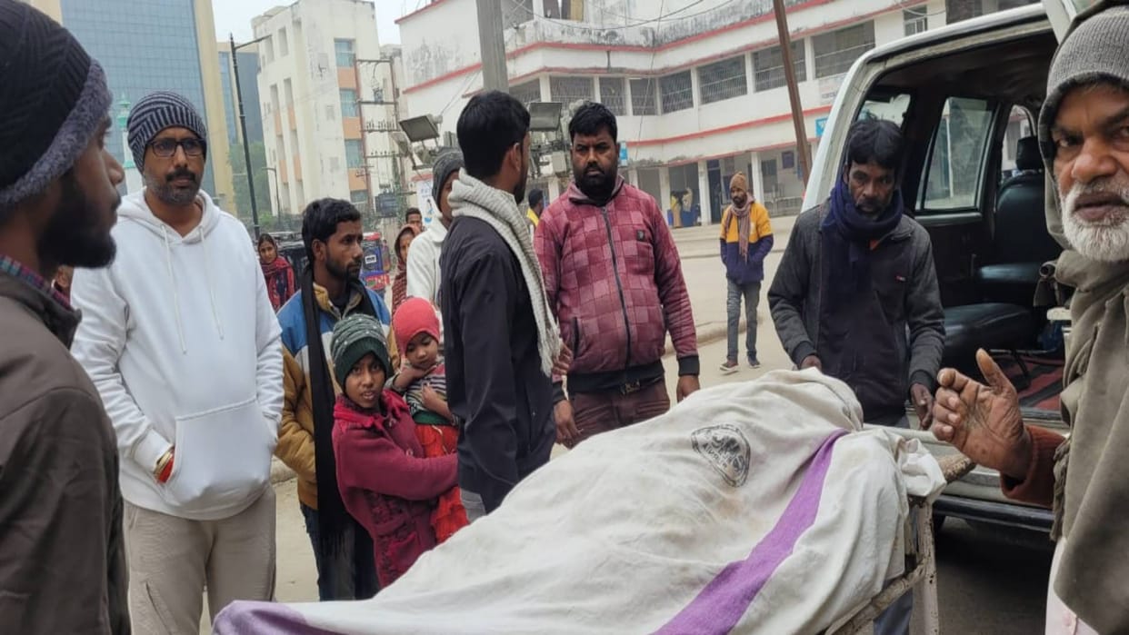 Bihar News Tractor mechanic died after being hit by train in Purnia incident happened while working