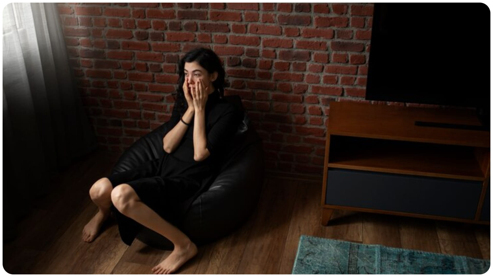 Laurene Powell Jobs faces health issues in mahakumbh due to Agoraphobia know its symptoms and complications
