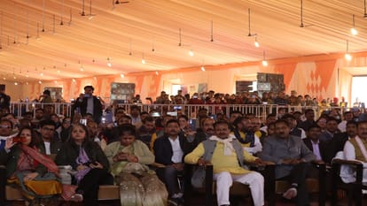 Confluence of cultures in Ganga Pandal, Shankar Mahadevan mesmerized with the song Chalo Kumbh Chale