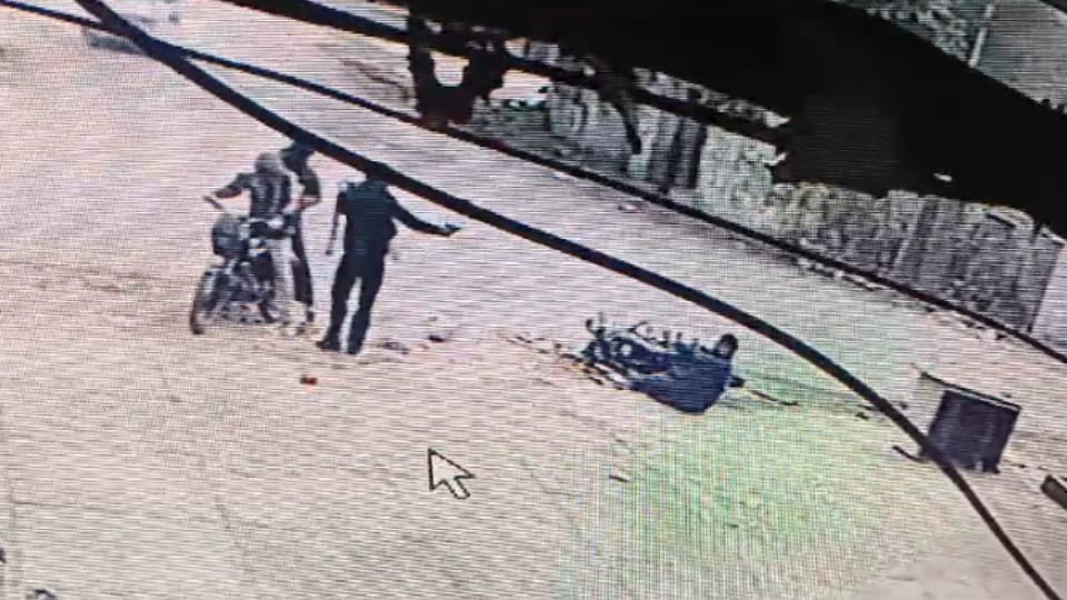 Three accused looted bag full of money from petrol pump manager in Jalandhar