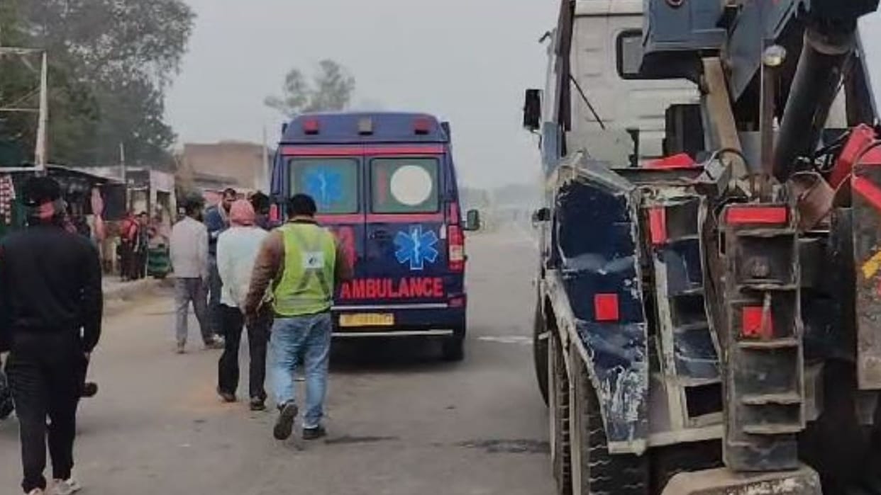 Road Accident Car collides truck two passengers Maha Kumbh injured people rushed spot