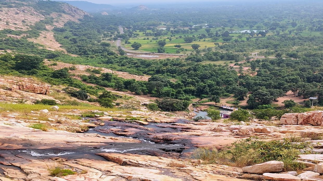 CG Best Picnic Spot: Nagarda Waterfall of Sakti district is full of natural beauty and greenery