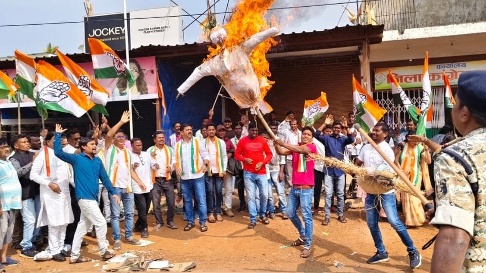 कांग्रेस नेताओं ने किया पुतला दहन