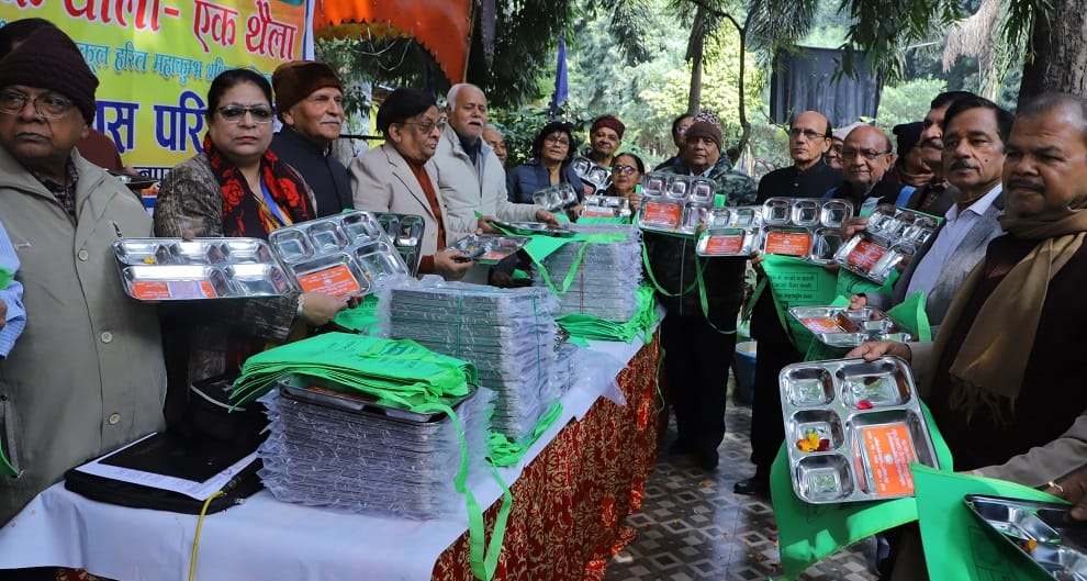 Plates and bags will be distributed in Kumbh 12 vehicles of Municipal Corporation engaged in cleaning