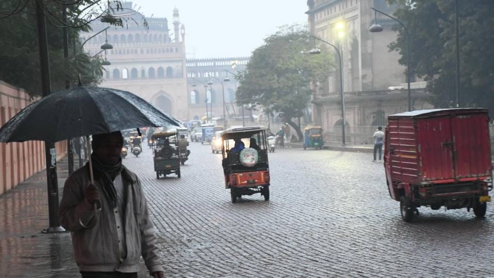 UP Weather Update: Drizzle along with strong winds increased the chill in Lucknow