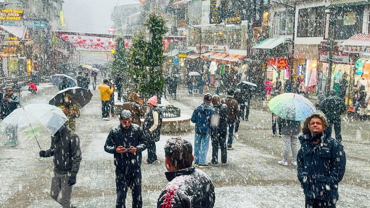 Snowfall tourism business in Himachal Advance booking of rooms for 26 January holidays