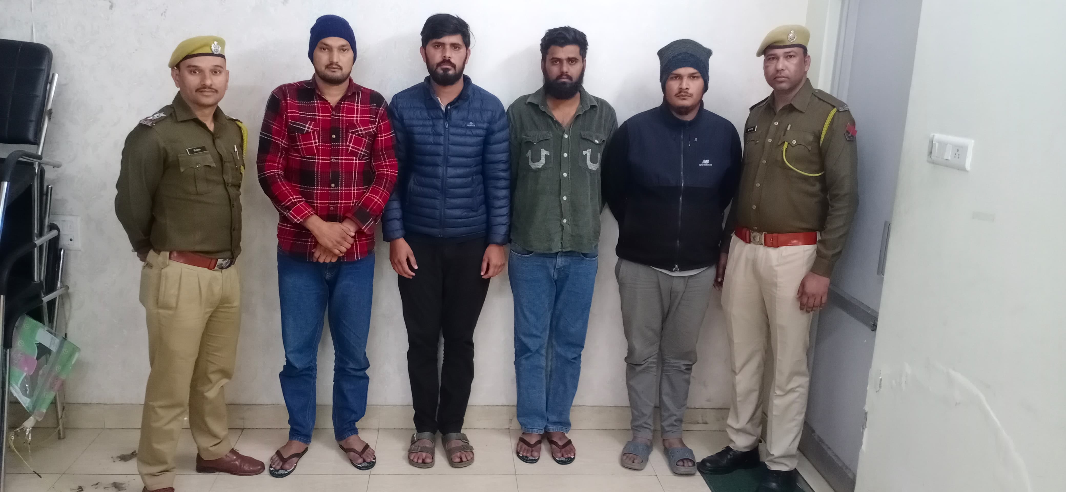 पुलिस की गिरफ्त में आरोपी