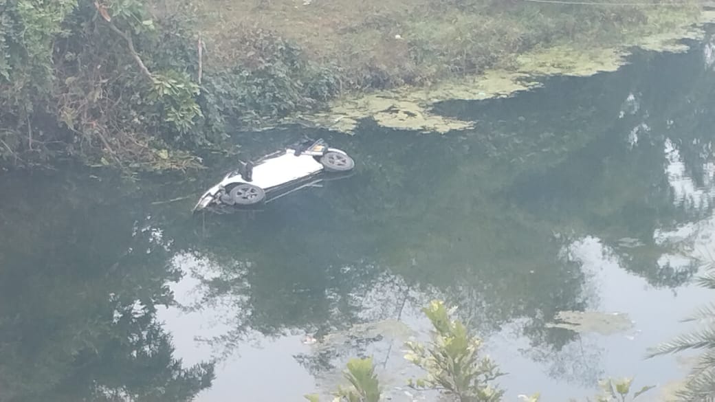 MP Road Accident: Car fell into the canal while making reel two youths died