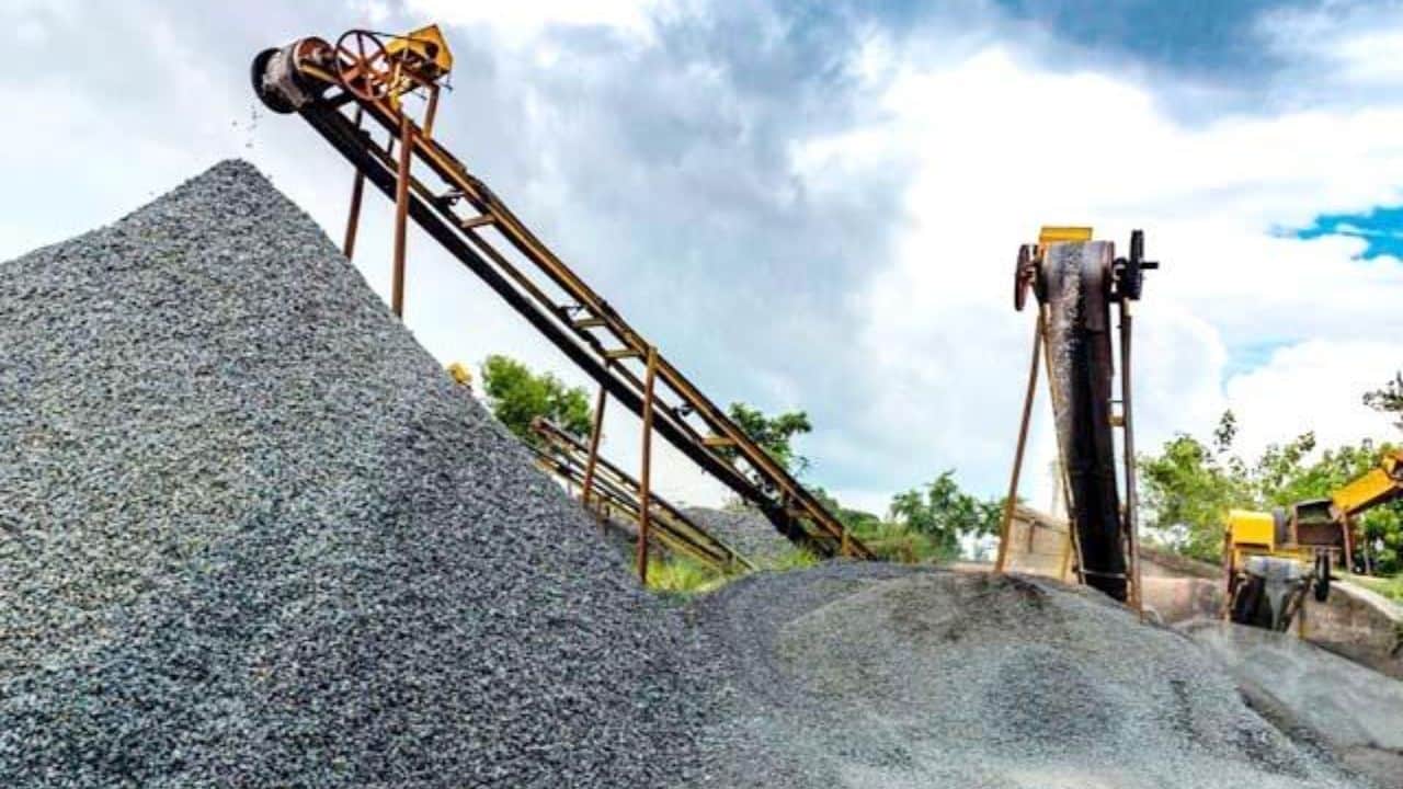 स्टोन क्रशर (सांकेतिक तस्वीर)।