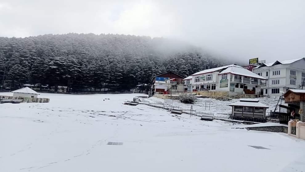 Himachal Weather: high altitude areas again covered in white sheet of snow, rain in many lower areas, see phot