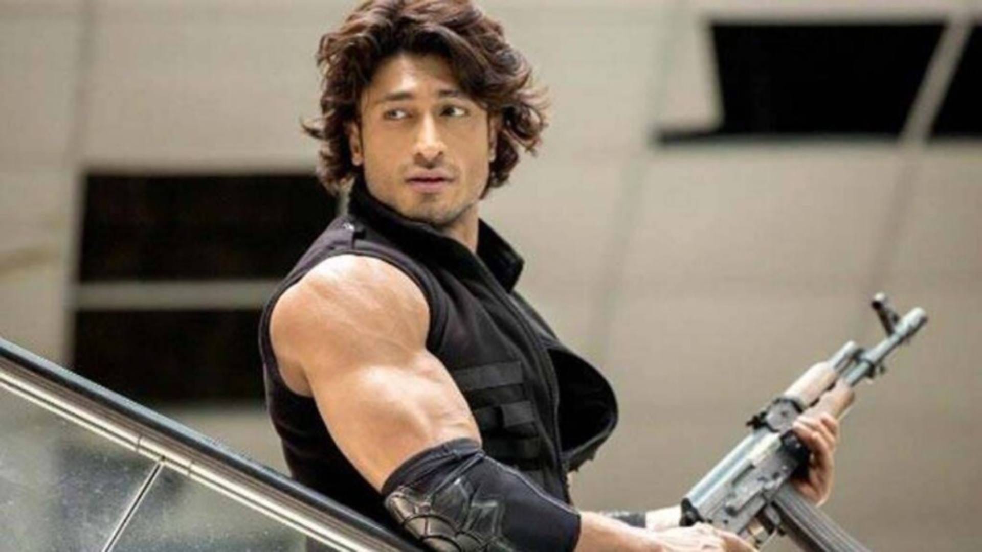 Actors Used Unique Methods to Promote Their Films Before Tom Cruise Akshay Kumar Tiger Shroff Aamir Khan