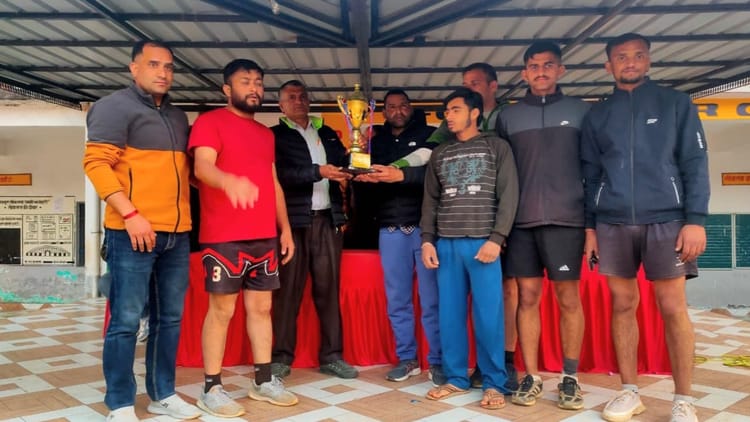 Hamirpur:संधोल की टीम ने जीती शहीद विजय कुमार मेमोरियल वॉलीबॉल ...