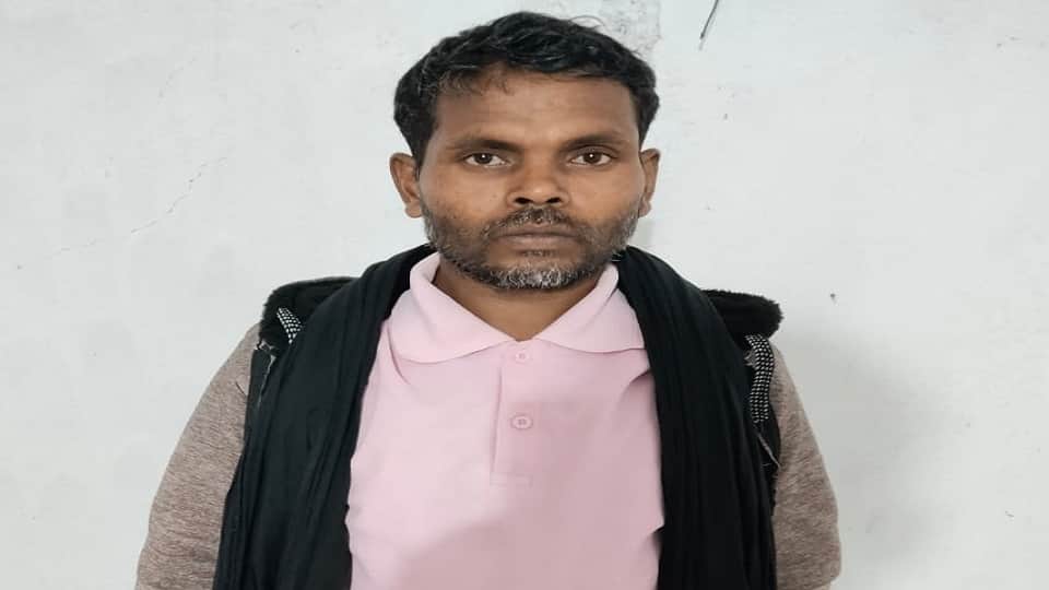 आठ लाख का इनामी नक्सली गिरफ्तार