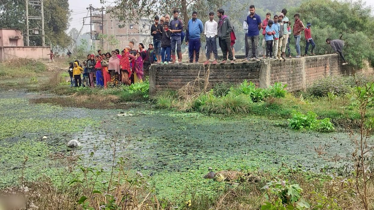 Bihar News: Body of 5-year-old Kavya found in a pond in Nawada after 17 days, mourning among family members