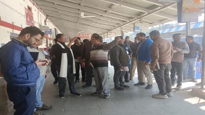 डीआरएम ने किया रेलवे स्टेशन का निरीक्षण