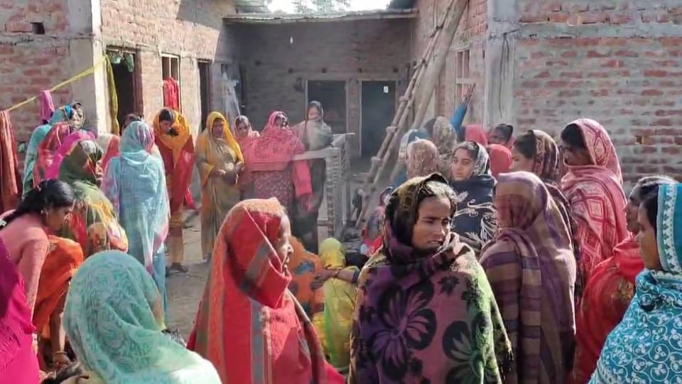 wall collapsed and child died under debris who playing there In Bahraich family members screamed