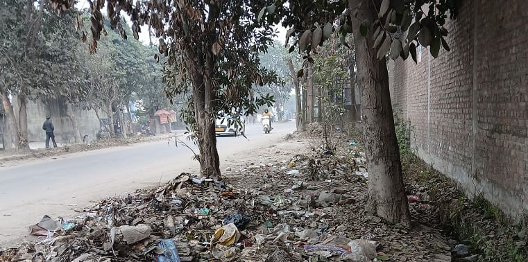 Encroachment on footpaths parks became garbage houses entrepreneurs stuck between nagar nigam and UPSIDA