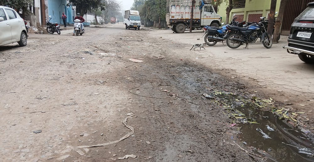 Encroachment on footpaths parks became garbage houses entrepreneurs stuck between nagar nigam and UPSIDA