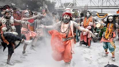 Mahakumbh 2025 Why Nagas apply Dhuni on body if they do not get ashes of funeral pyre then they do this