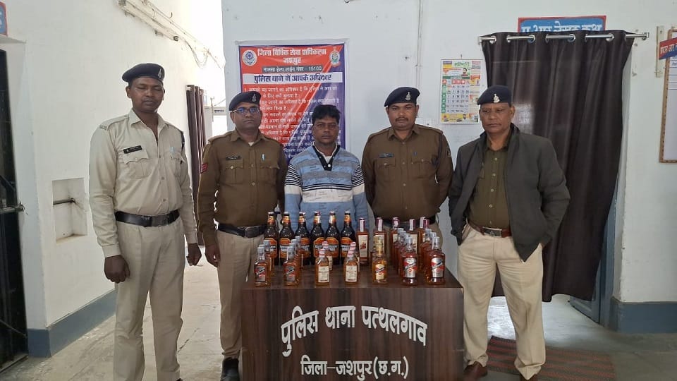 huge quantity of liquor recovered from a daily needs shop  in Jashpur