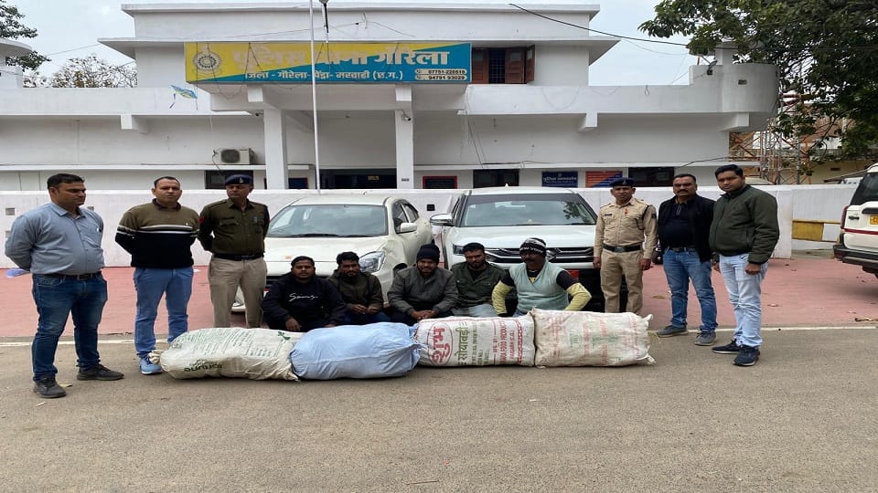 पुलिस की गिरफ्त में आरोपी