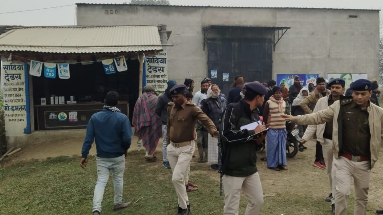 Purnea Crime: Criminals came to loot fertilizer, shot person while fleeing, died in hospital; panic in area