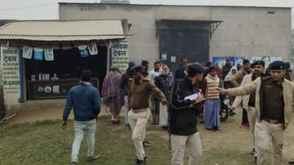 Bihar Crime: खाद लूटने आए अपराधियों ने भागने के दौरान एक शख्स को मारी गोली, अस्पताल में मौत; इलाके में दहशत Purnea Crime: Criminals came to loot fertilizer, shot person while fleeing, died in hospital; panic in area