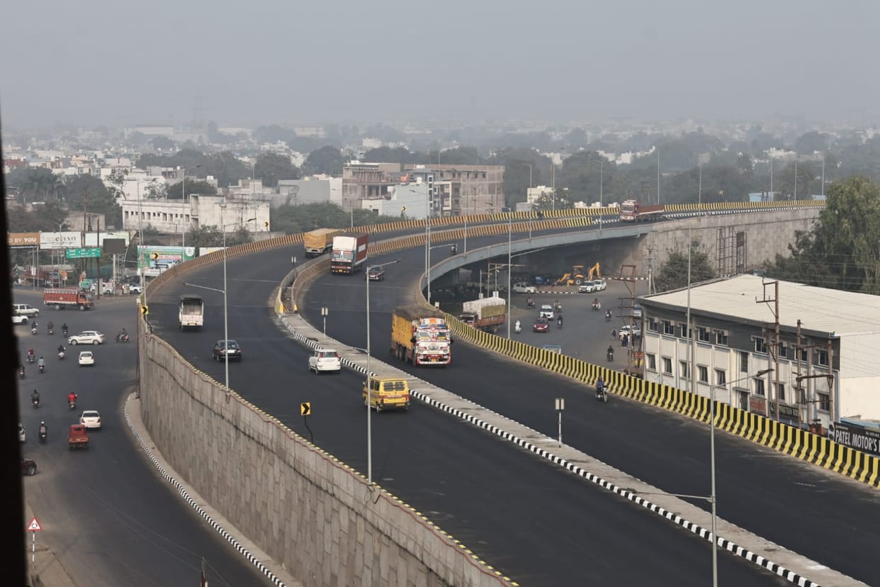 Indore: The entire bridge of Rau Circle, which was a black spot, is open for traffic, now accidents will be st
