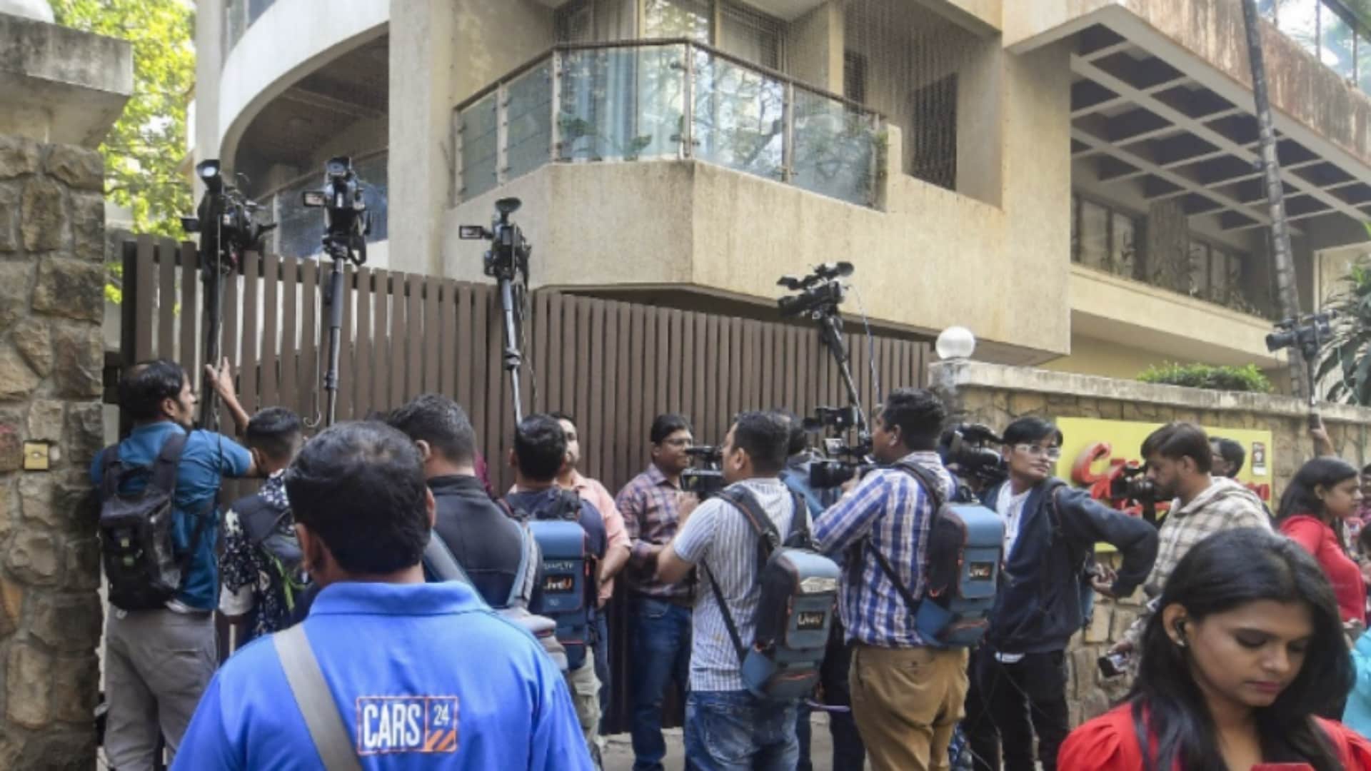 Police suspects everyone who close to saif ali khan in recent times theory of abduction of Jeh and Taimur