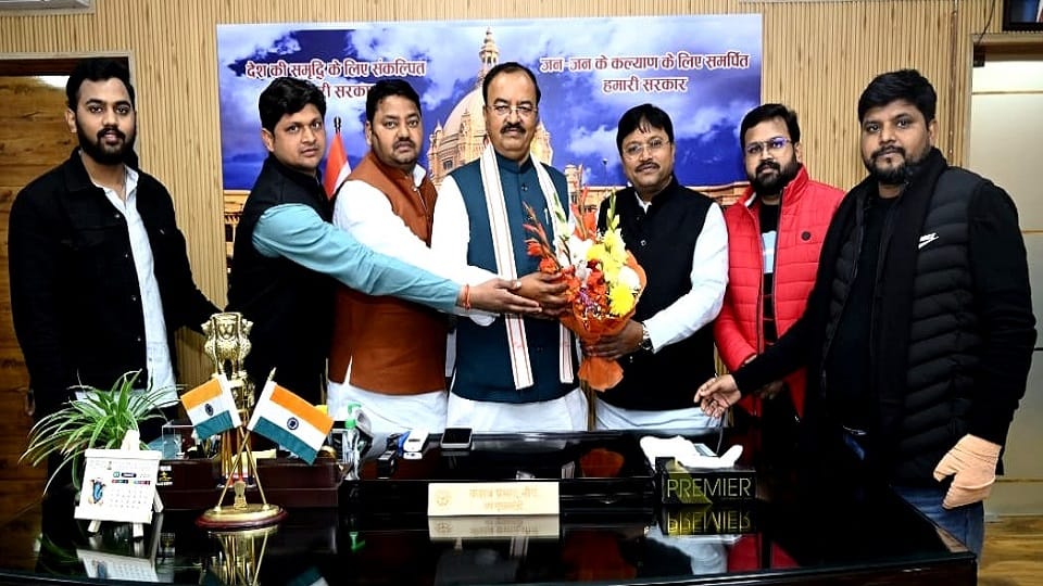Mendu and Purdilnagar Chairman met the Deputy Chief Minister