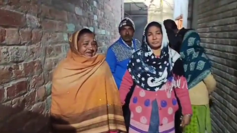 House set on fire pregnant woman saved her life by jumping from the roof  in Amritsar