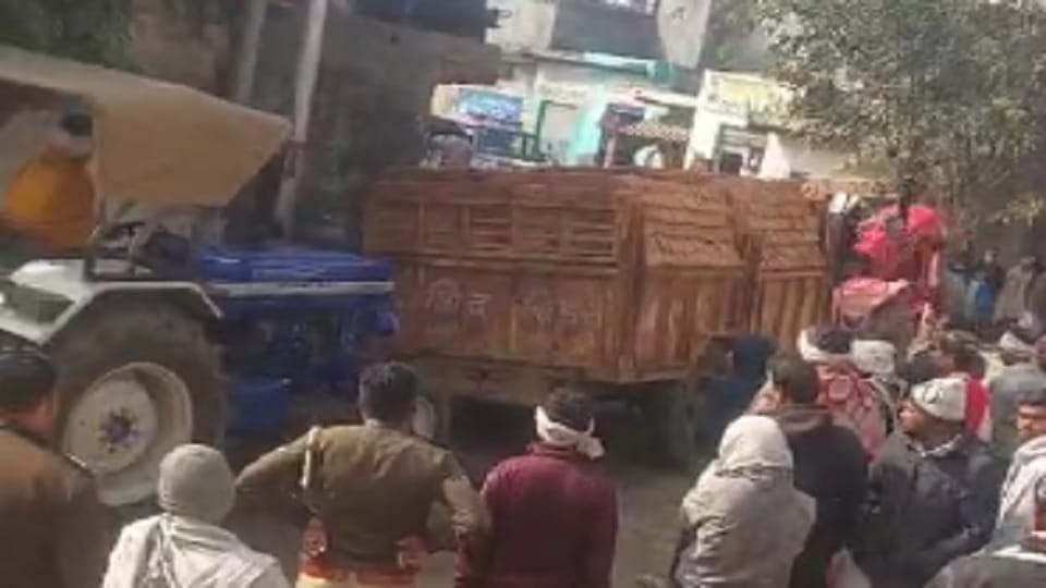 Baghpat: Tractor trolley collided with bike, tractor went away crushing the young man who fell down.