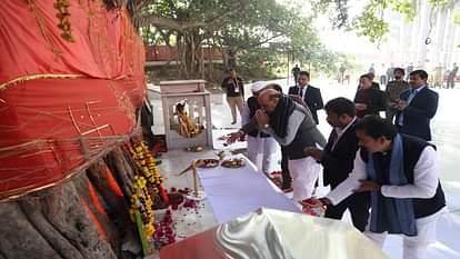 राजनाथ सिंह बोले : महाकुंभ में संगम स्नान करना मेरा सौभाग्य, भारतीयता को समझना है तो महाकुंभ में आइए h said: It is my good fortune to take Sangam bath in Mahakumbh, if you want to understand Indianness then come
