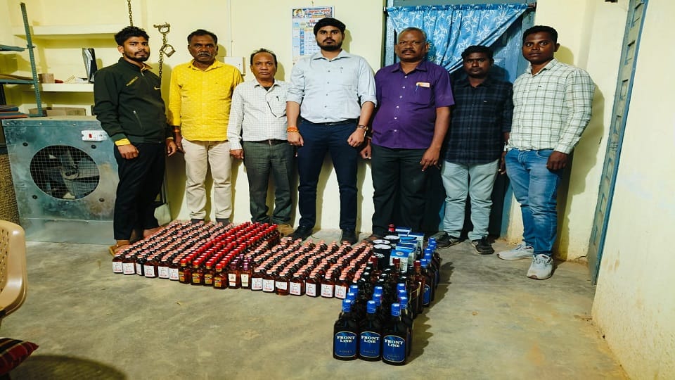 Excise department confiscated illegal liquor price is said to be 90 thousand rupees in Bijapur