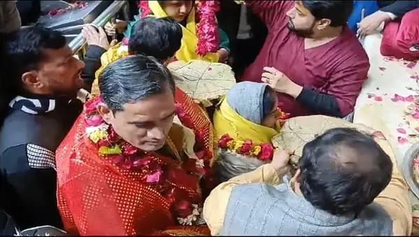 Before taking charge, the newly arrived DM reached the shelter of Bankebihari