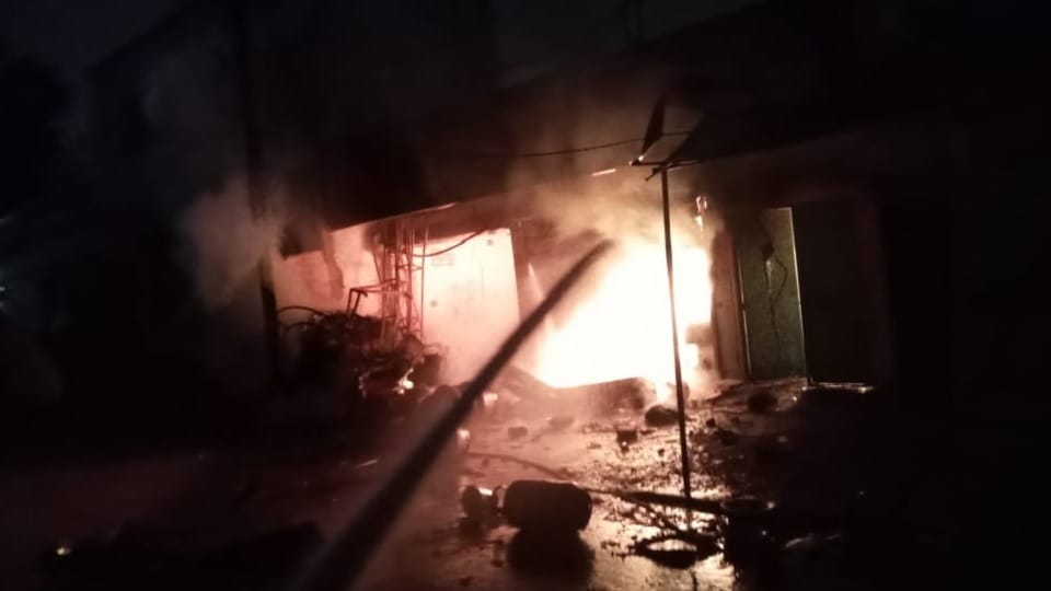 A huge fire broke out in a shop in Durg