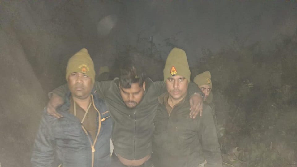 Agra police encounter with criminals three criminals arrested used to steal from closed houses in cold nights