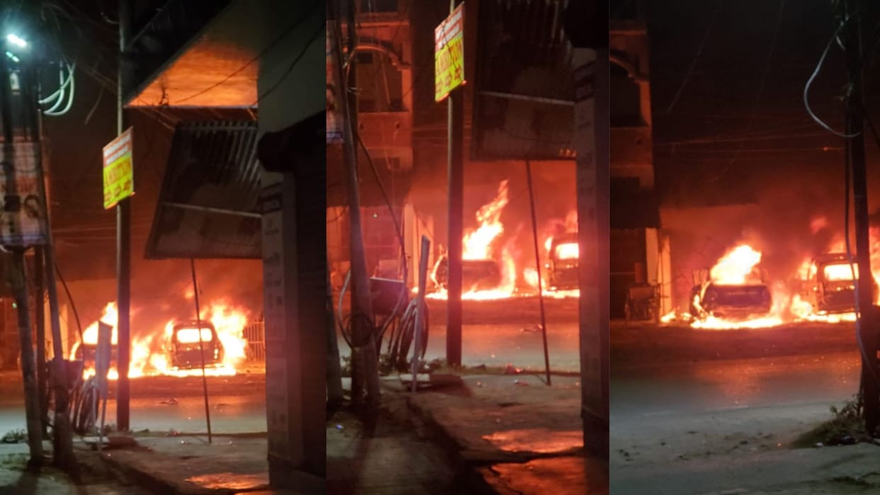 two car burnt in fire at azamgarh latest news update