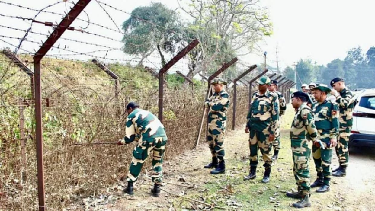 Clash of farmers on India Bangladesh border resolved situation under control says BSF news in hindi