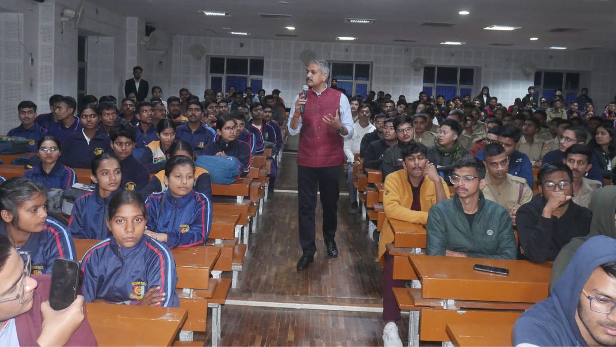 Lieutenant General DP Pandey motivates youth in Jagriti 2025 in IIT BHU