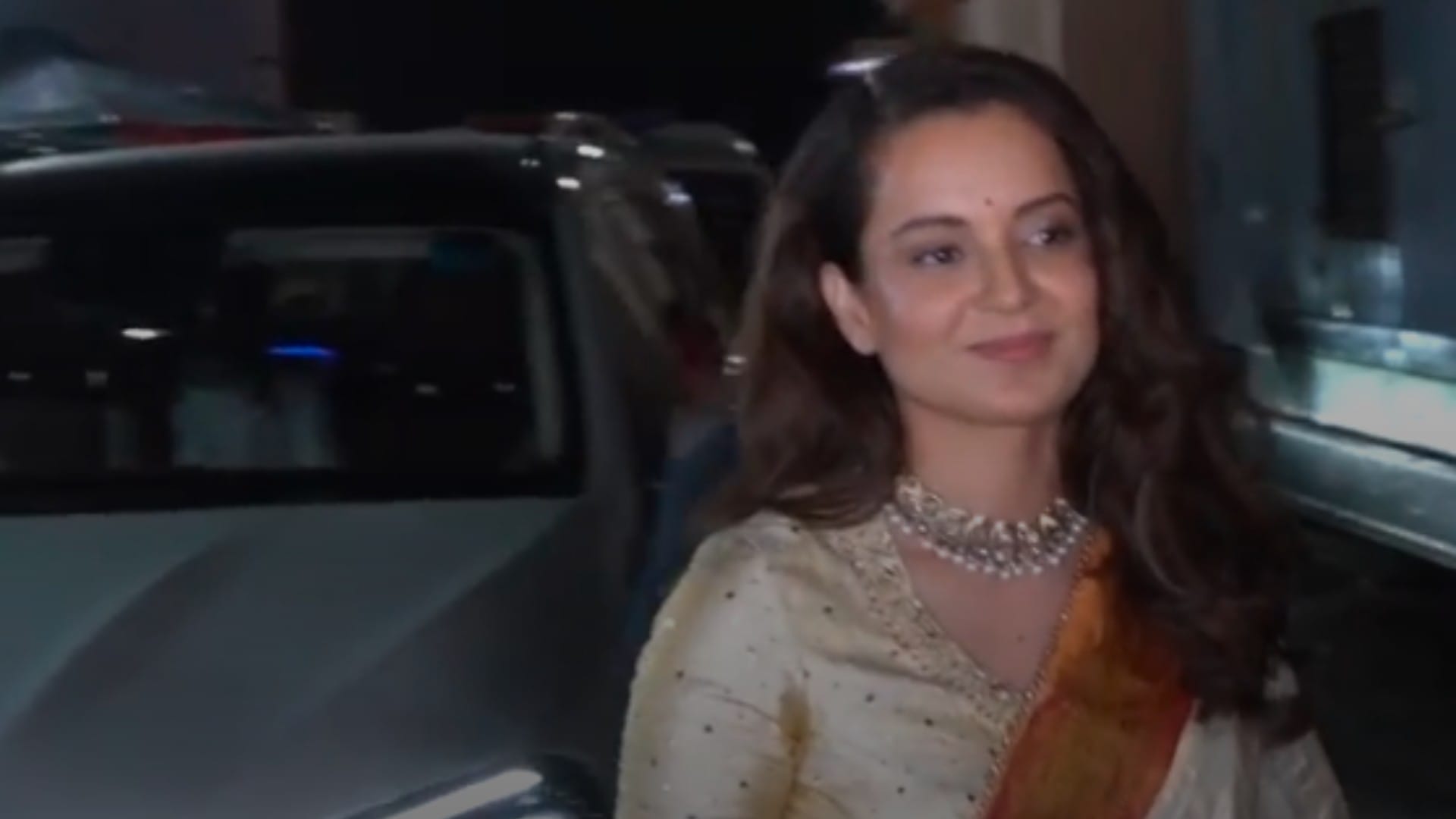 Sadhguru praised Kangana Ranaut Emergency said Youngsters should watch this film you will know about history