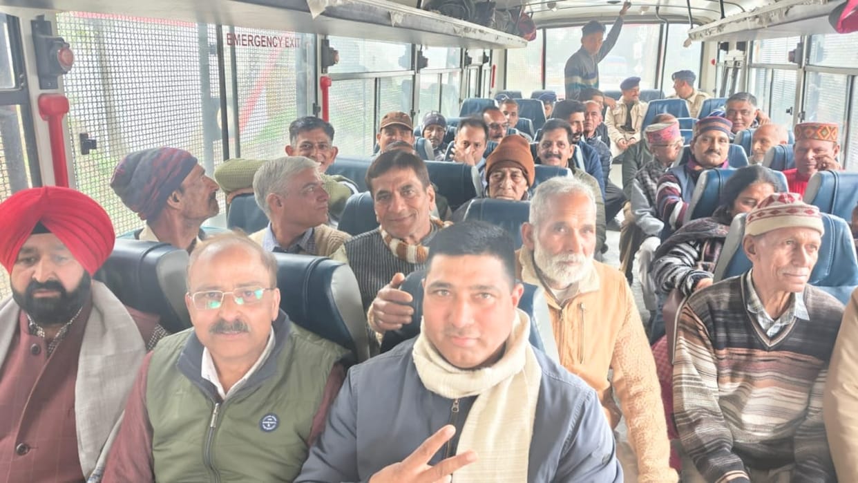 police detained the members of the Sangharsh Samiti who were going to meet the Chief Minister