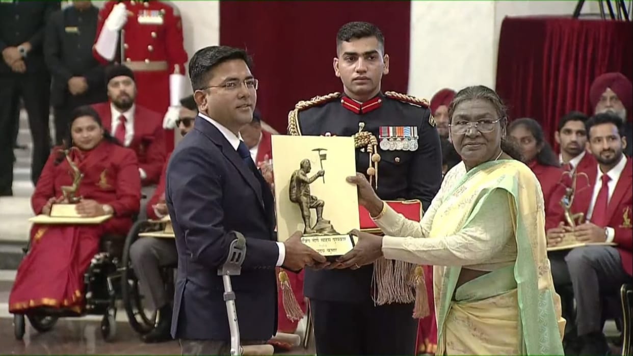 Land Adventure: President Draupadi Murmu gave Tenzing Norgay National Adventure Award to Divyang Uday Kumar