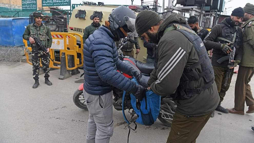 Srinagar: Security forces keep an eye on Lal Chowk, security increased in Srinagar before Republic Day, see th