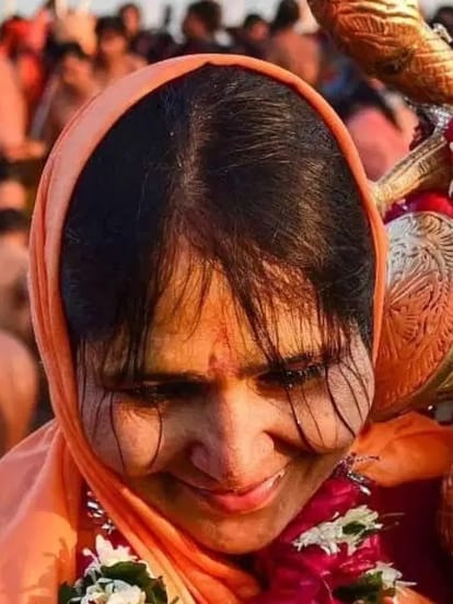 बेहद रहस्यमयी है महिला नागा साधु की दुनिया, जानिए कैसे बनती हैं संन्यासी